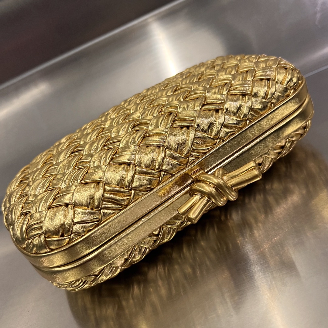 Knot Padded Intreccio Leather Clutch Gold